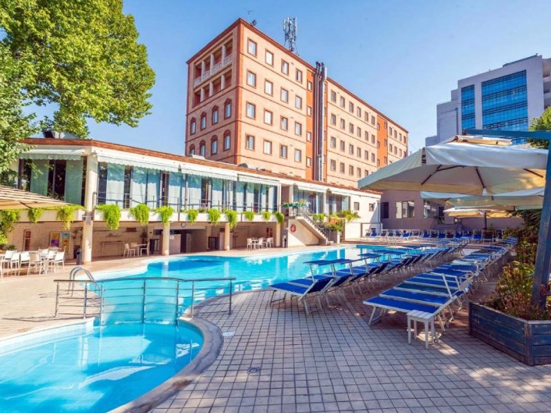 Top 9 Outdoor Swimming Pools in Yerevan